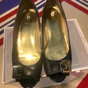 MICHAEL KORS peak-a-boo toe wedge shoe. Black with gold accent. Size 10. Comfy!